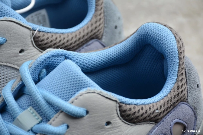 Adidas FW2498 Yeezy Blue Carbon 700 Boost 0724